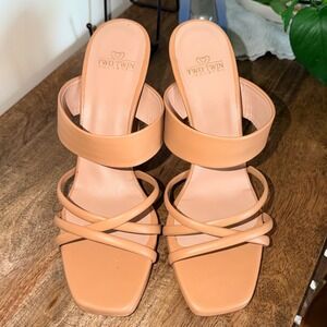 Two Twin Hearts Strappy Leather Mules Womens 40 Tan Italian Flared Block Heel 4"